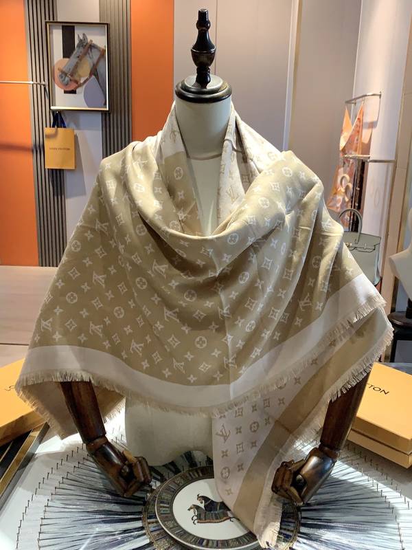 Louis Vuitton Scarf LVC00562